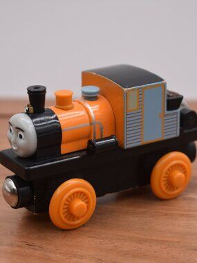 Dash Orange 2003 - Thomas & Friends Wooden Railway Train Engine Magnetic Trains